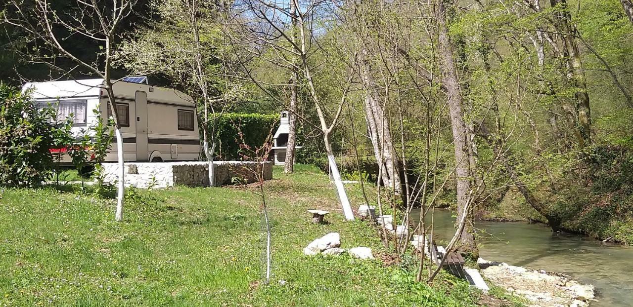 Mobile Home Slapnica U Parku Prirode Zumberak Krasic Dış mekan fotoğraf